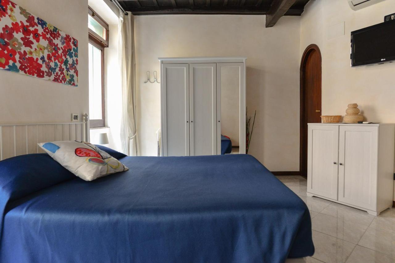 Urbana Colosseo Boutique * Rom